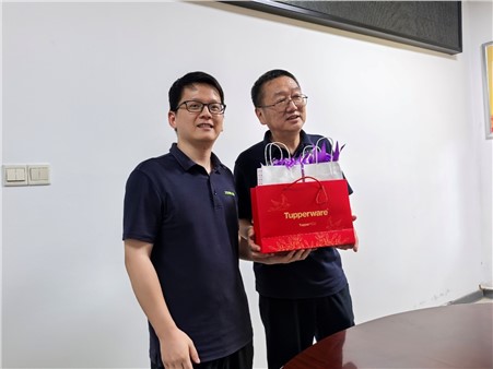 致敬韶華，感恩同行 